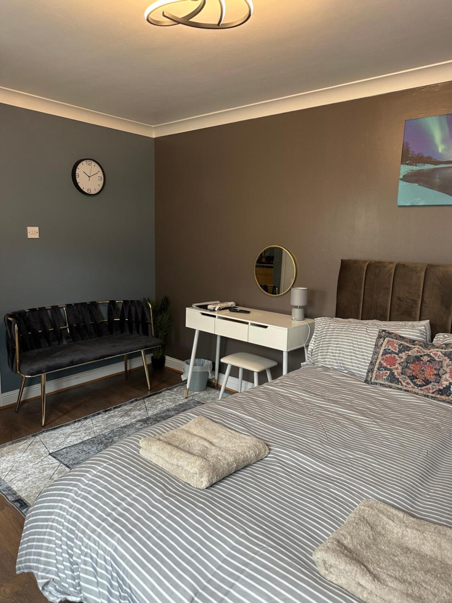 Amazing Ground Floor One Bedroom Forest Road Apartamento